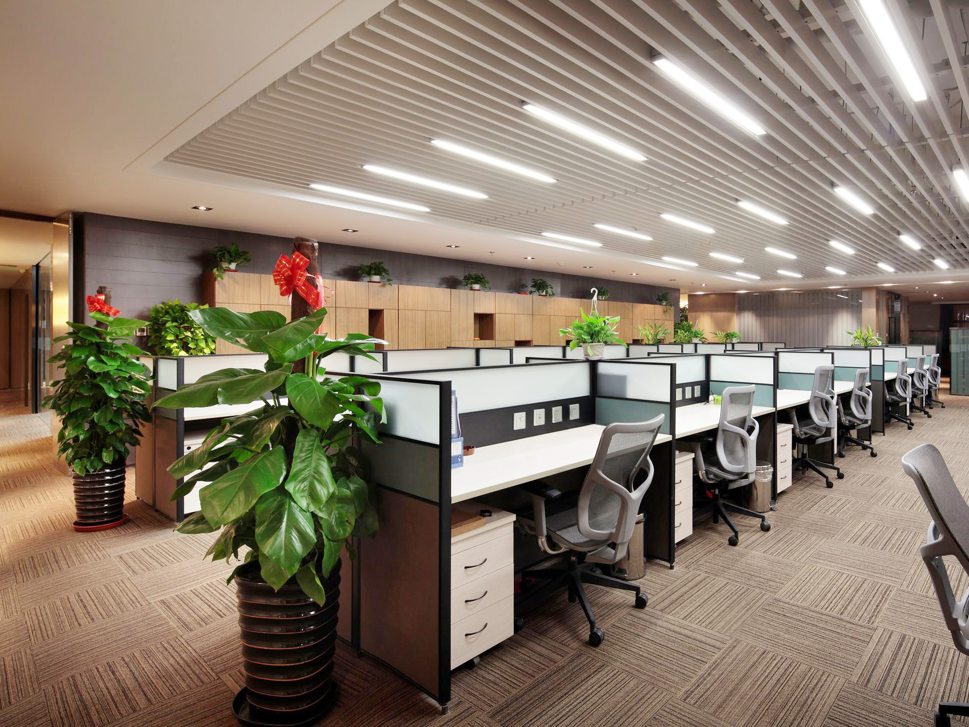 1500平方沉穩(wěn)大氣辦公室裝修設(shè)計(jì)項(xiàng)目